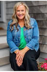 Alison Estabrooks image