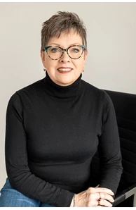Michele Petersen image
