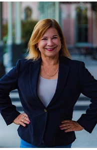 Suzanne Keys image