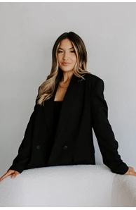 Chloe Falk image