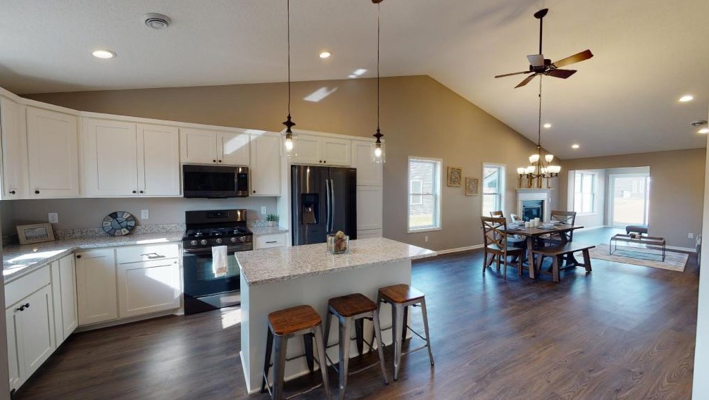 708 Hilltop Dr, Palmdale, MN 55084