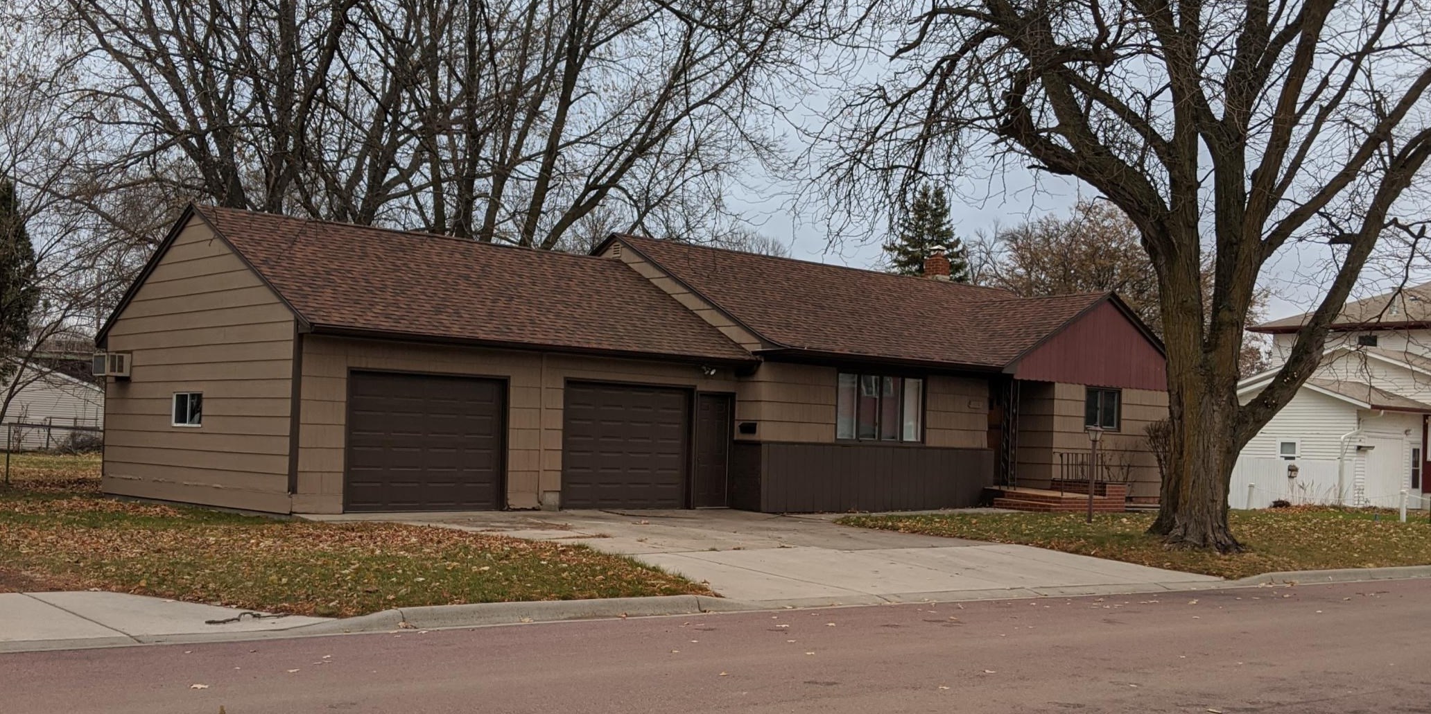 214 7th St, Mountain Lake, MN 56159-1569