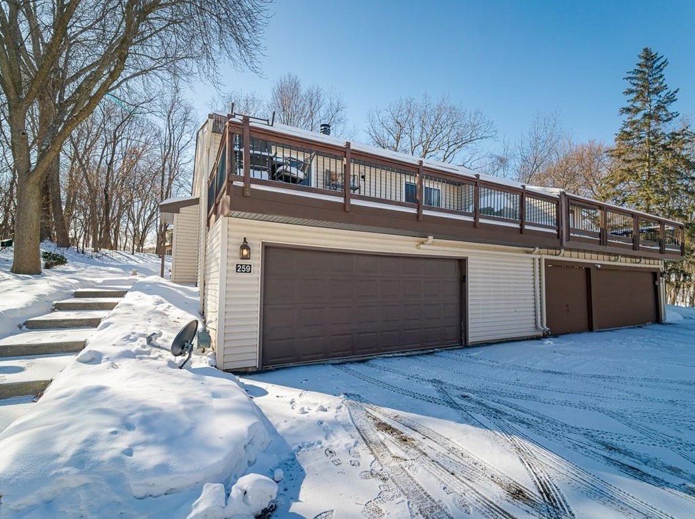 259 River Woods Ln, Burnsville, MN