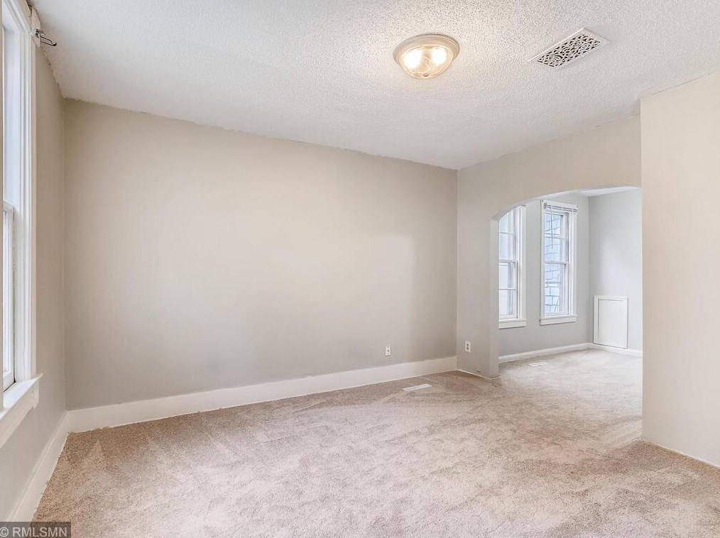 99 Sycamore St, Saint Paul, MN 55117-5450