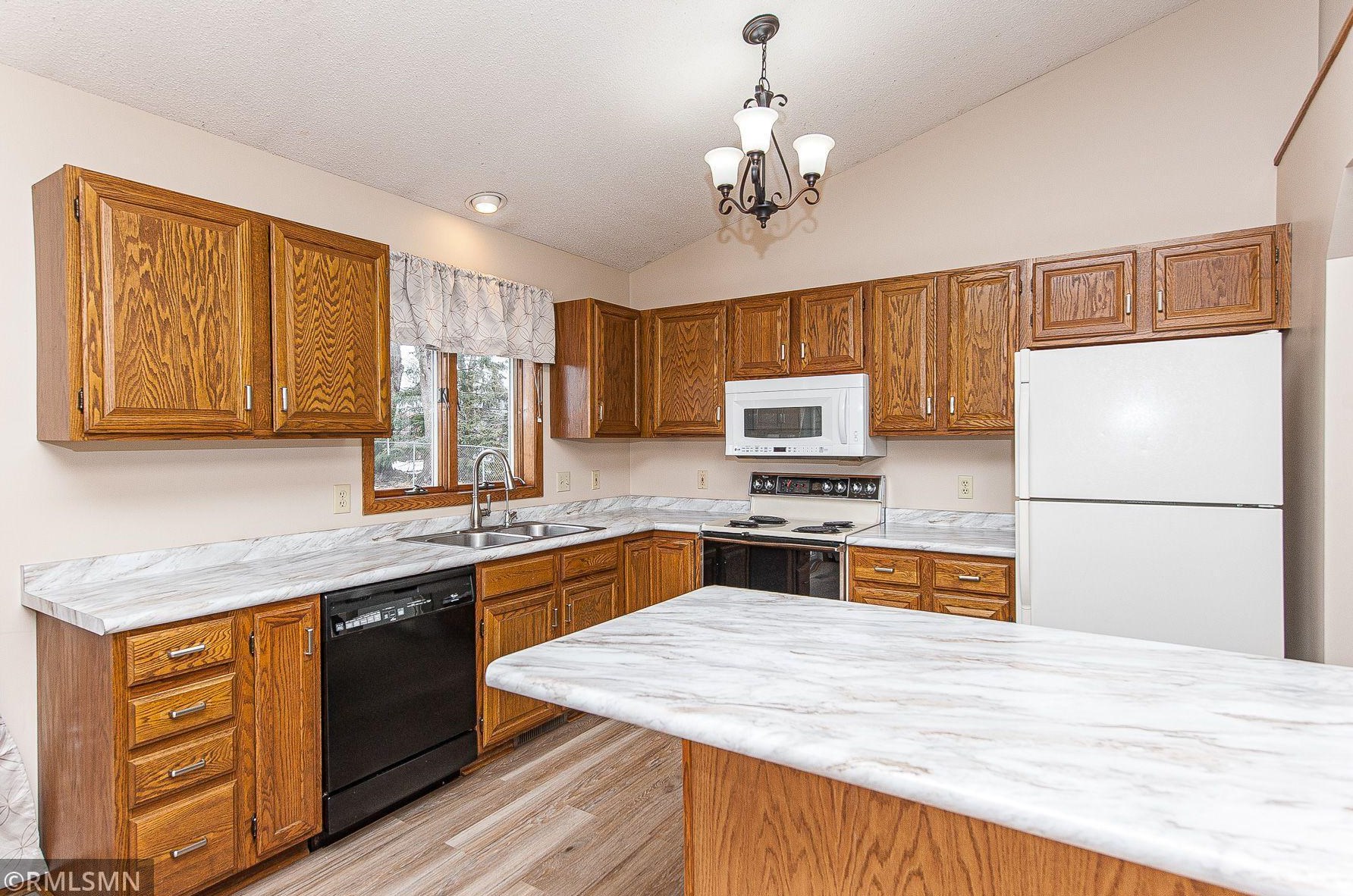 4351 Manor Park Dr, Rochester, MN 55901-3116