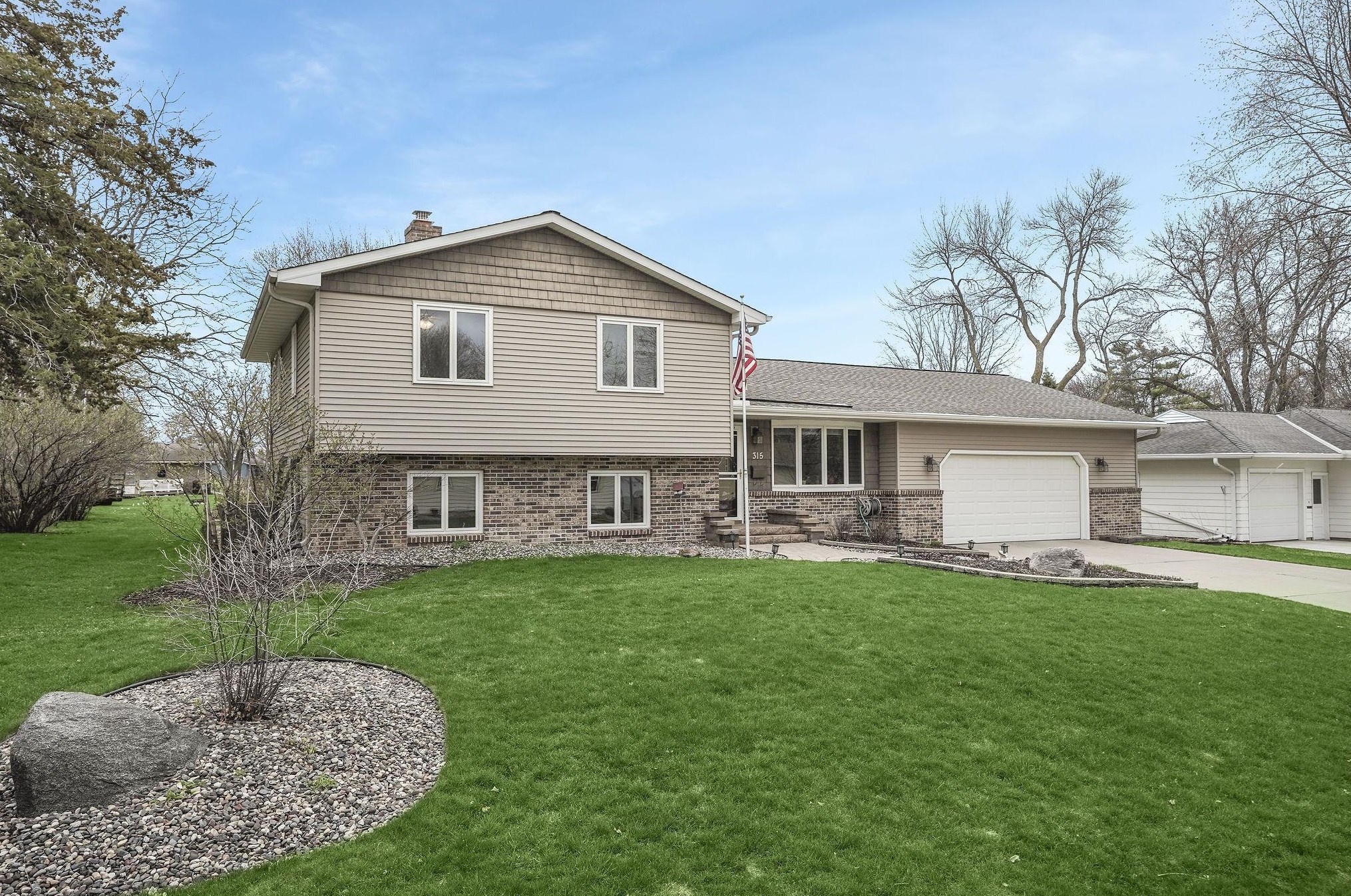 315 Lyndale Ave, Jordan, MN 56071-2131