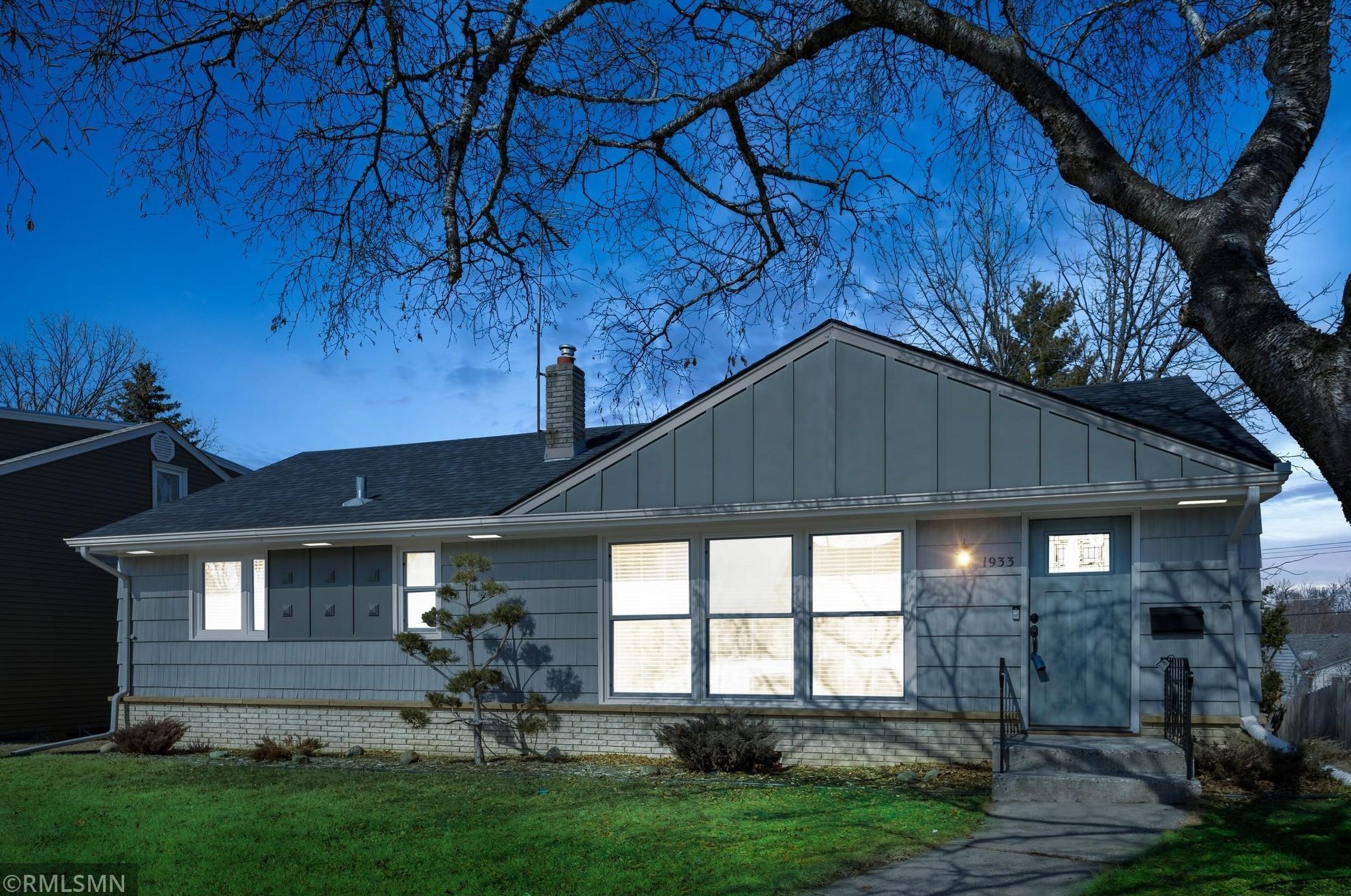 1933 Munster Ave, Saint Paul MN  55116-2625 exterior