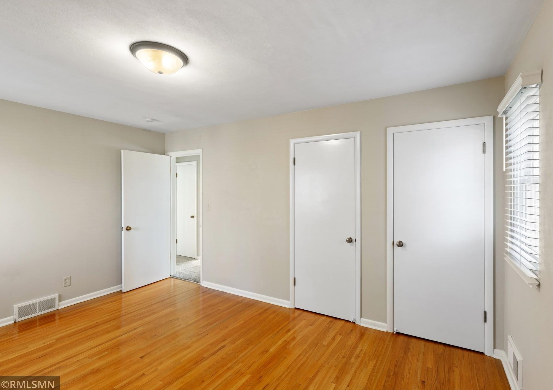 1933 Munster Ave, Saint Paul MN  55116-2625 exterior