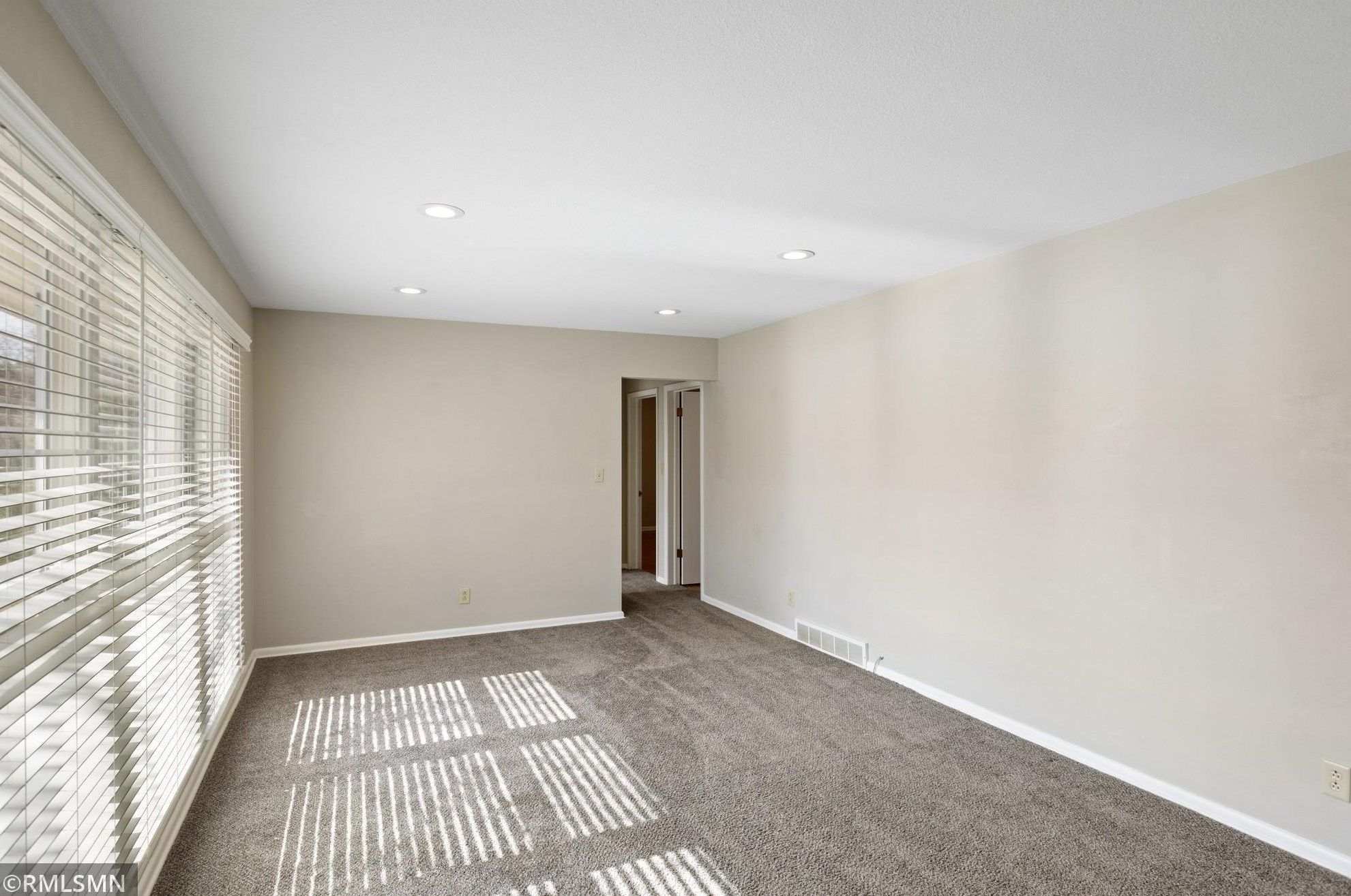 1933 Munster Ave, Saint Paul, MN 55116-2625