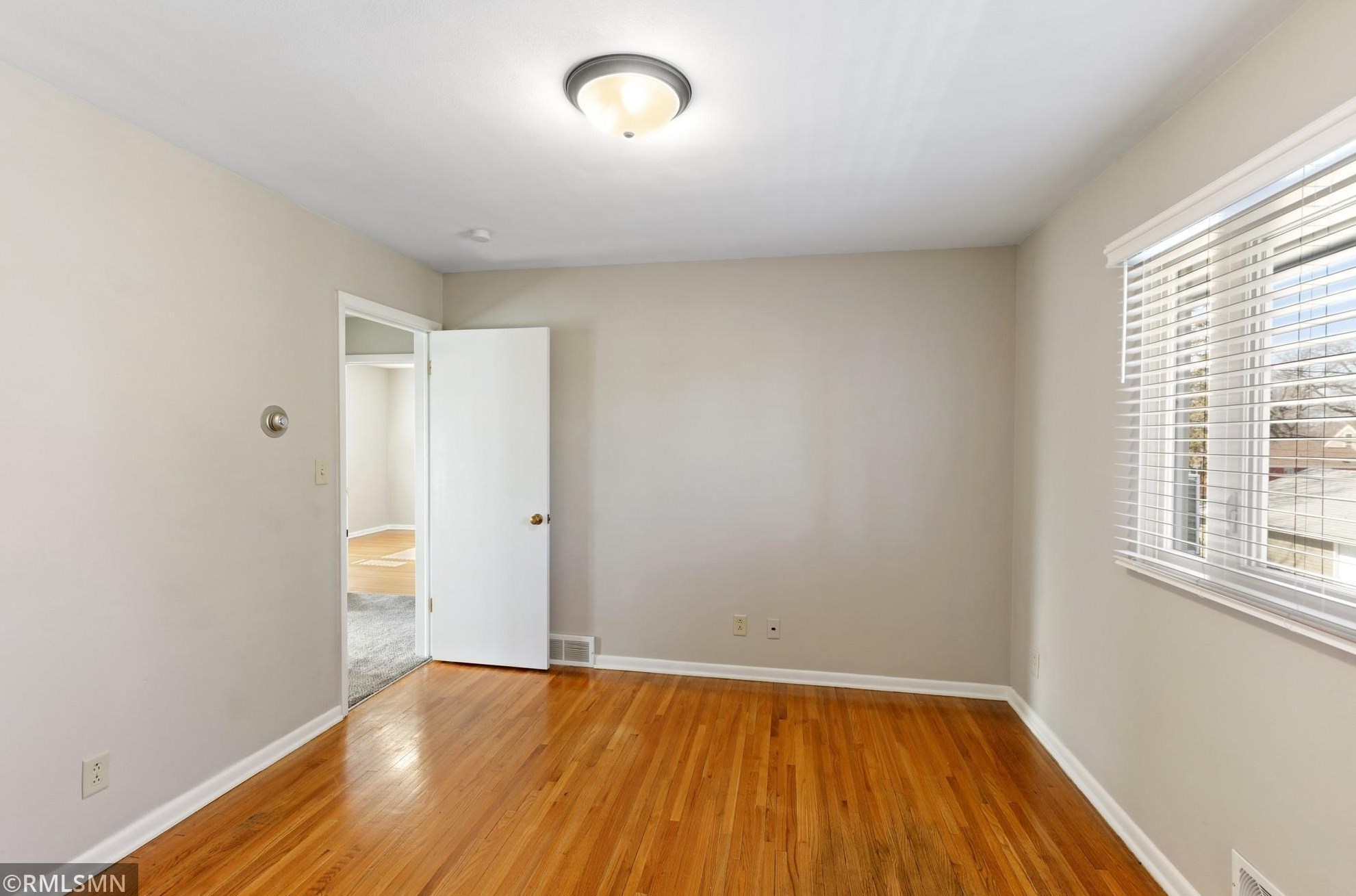 1933 Munster Ave, Saint Paul MN  55116-2625 exterior