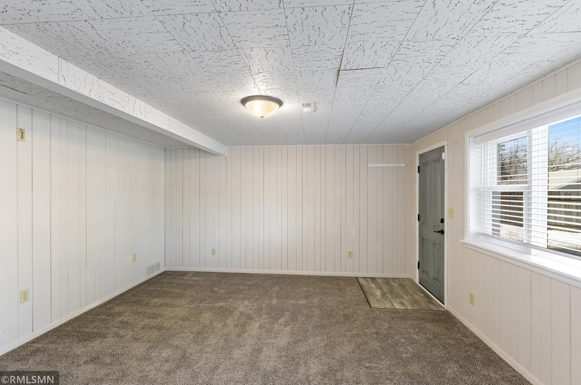 1933 Munster Ave, Saint Paul MN  55116-2625 exterior