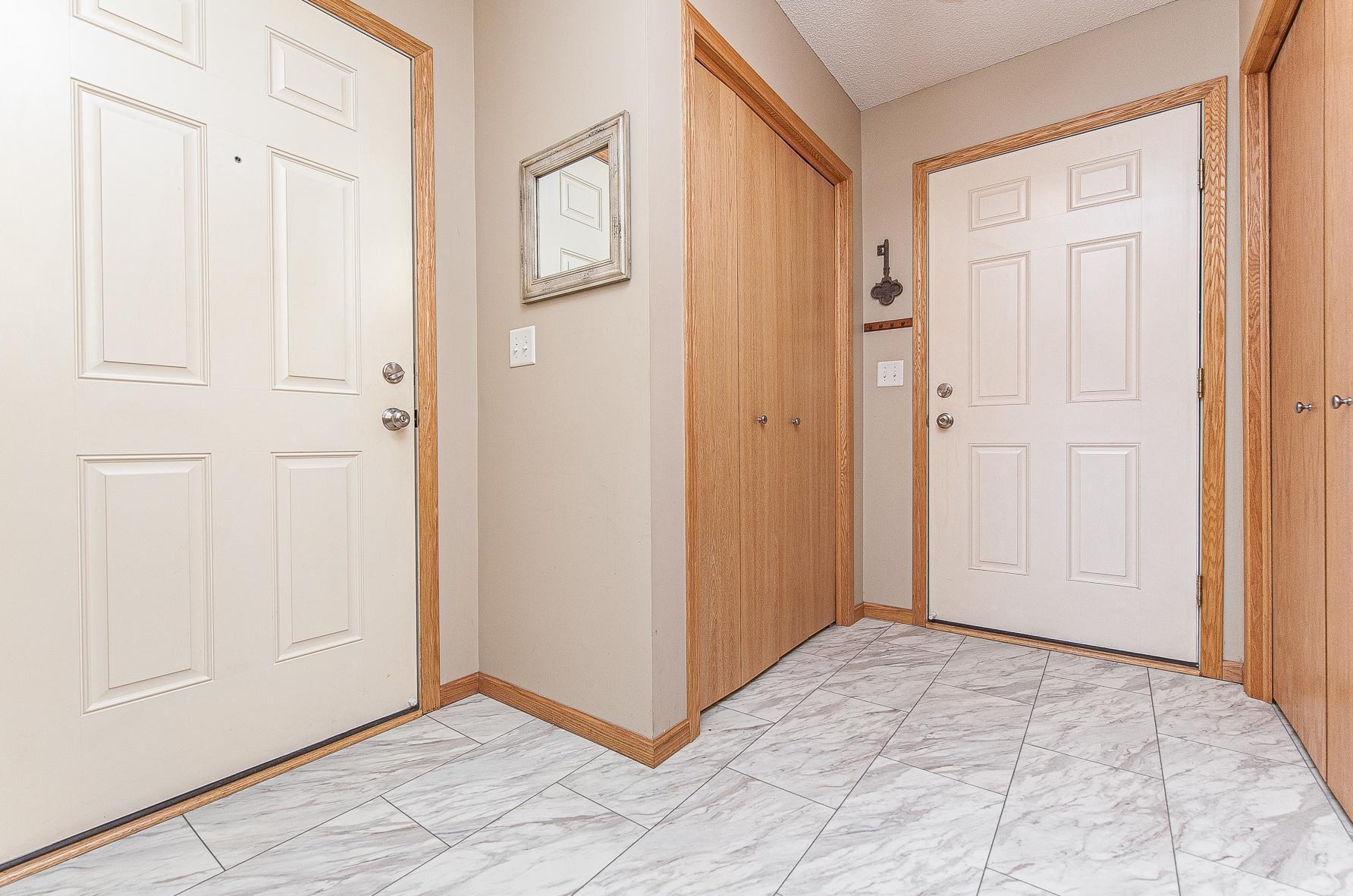 547 Pointe Ct, Rochester, MN 55902-2560