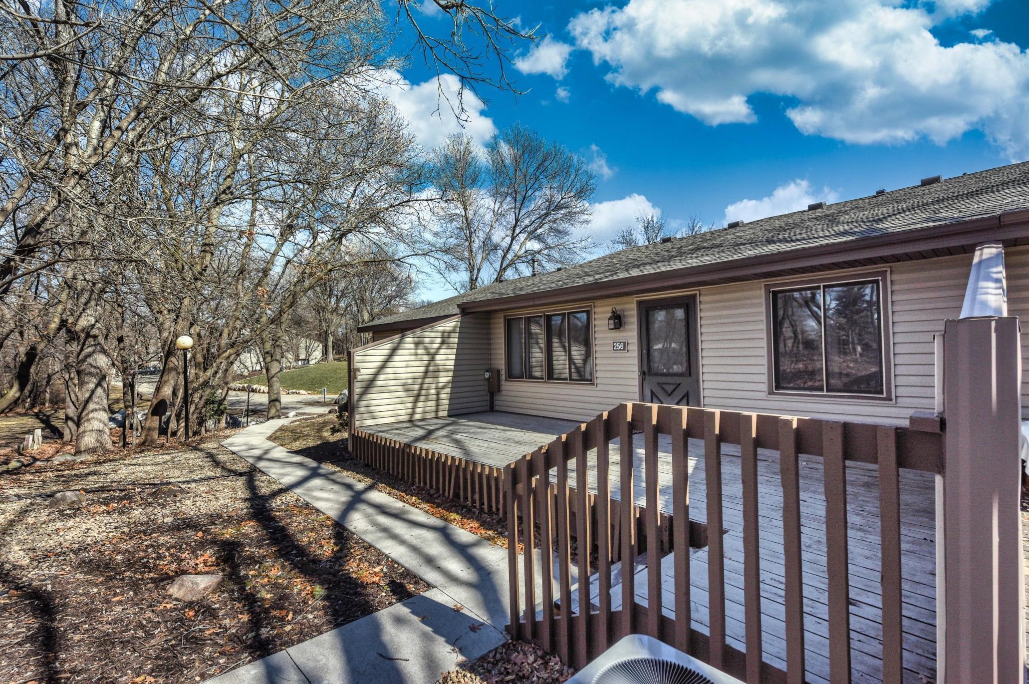 256 River Woods Ln, Burnsville, MN