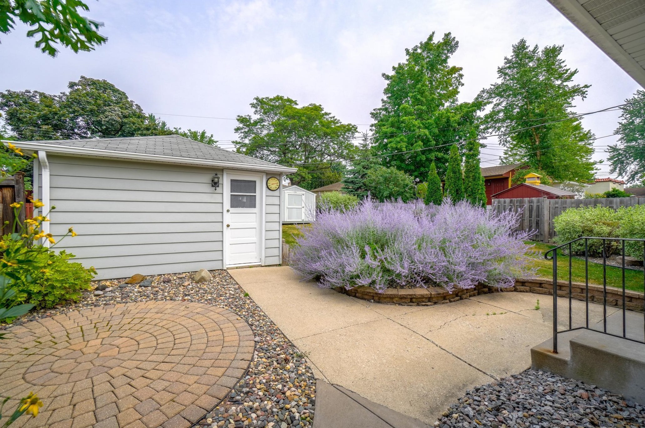 1613 Saunders Ave, Saint Paul, MN 55116-2430