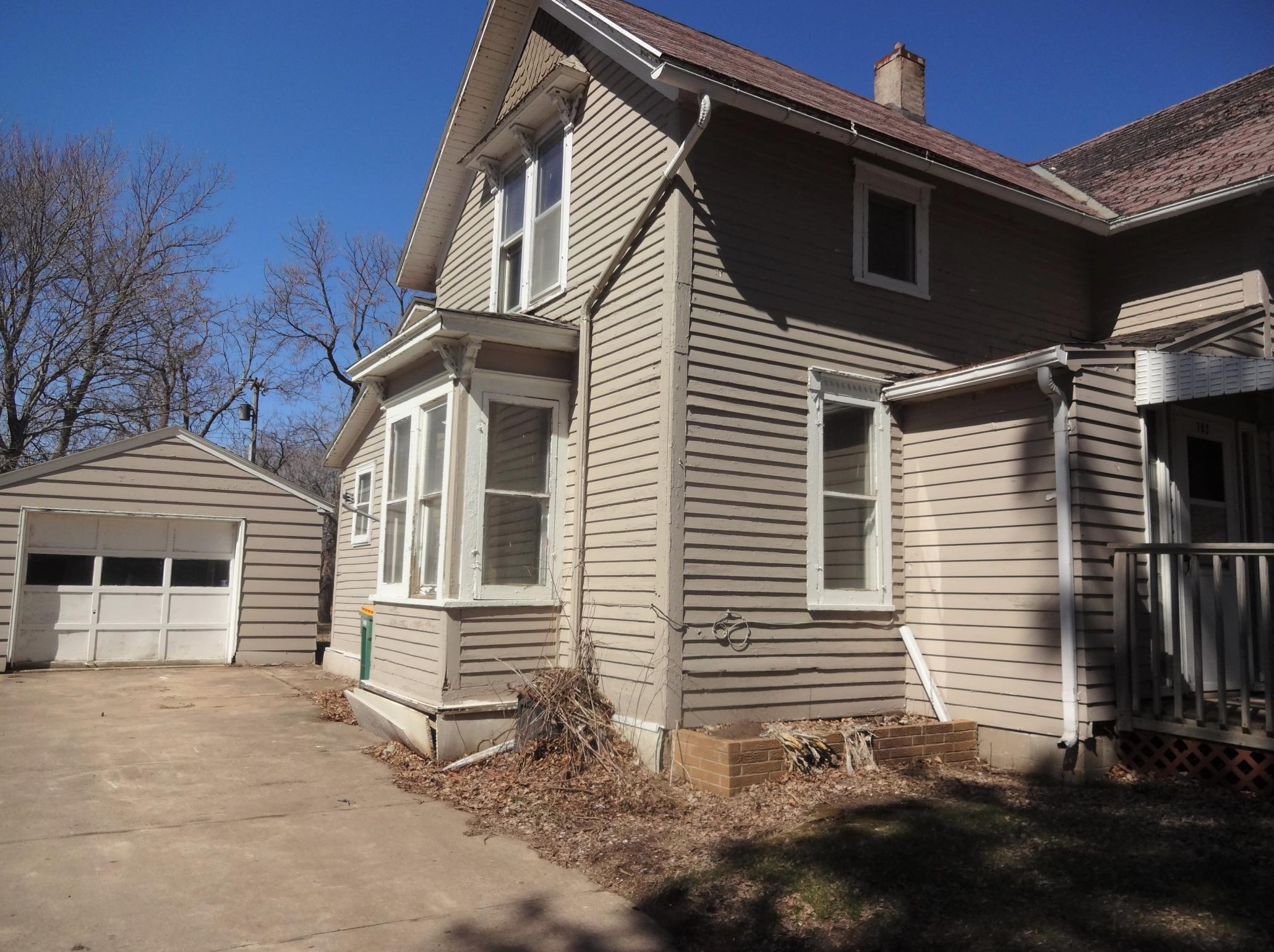 102 N Park St, Hendricks, MN 56136