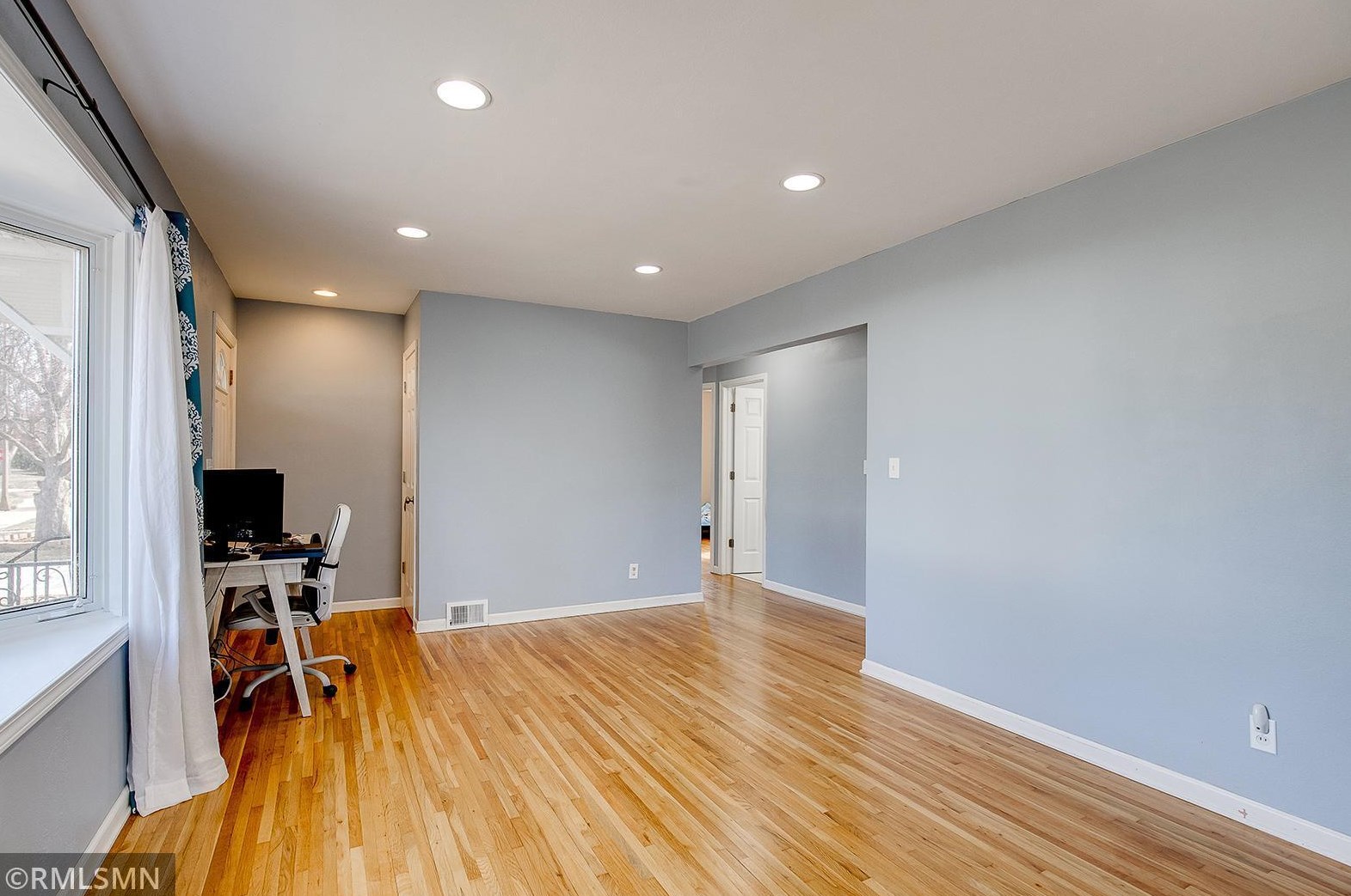 2078 Mohawk Ave, Saint Paul, MN 55119-3512