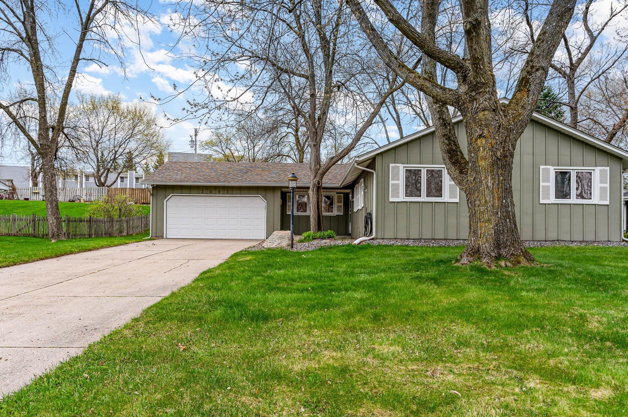 3003 Selkirk Dr, Burnsville, MN 55337