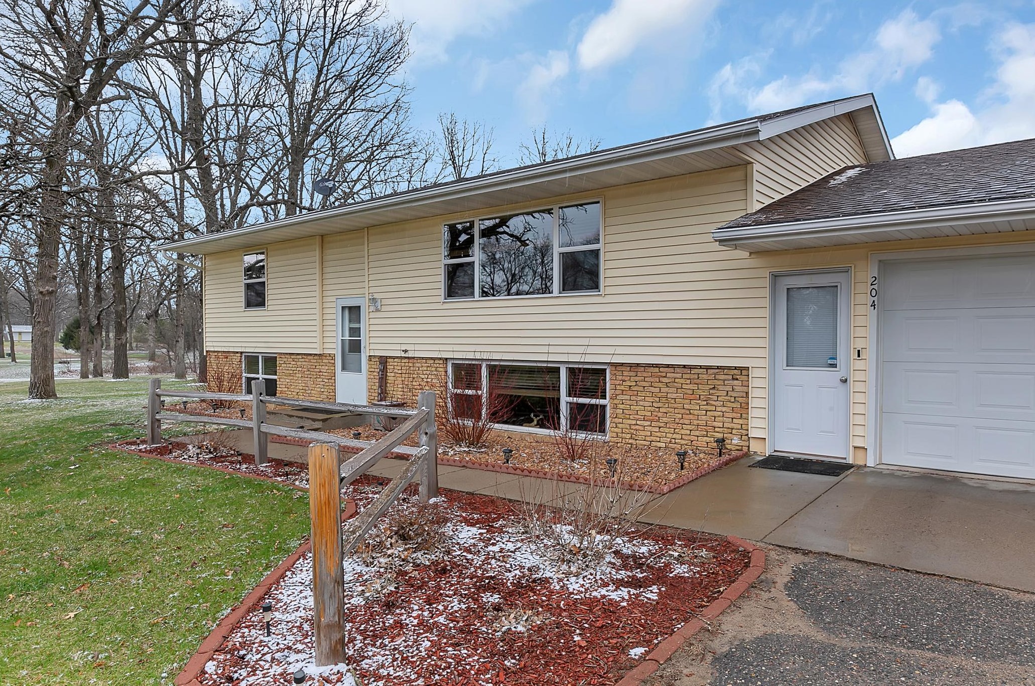 204 Hawthorn St, Royalton, MN 56373-9121