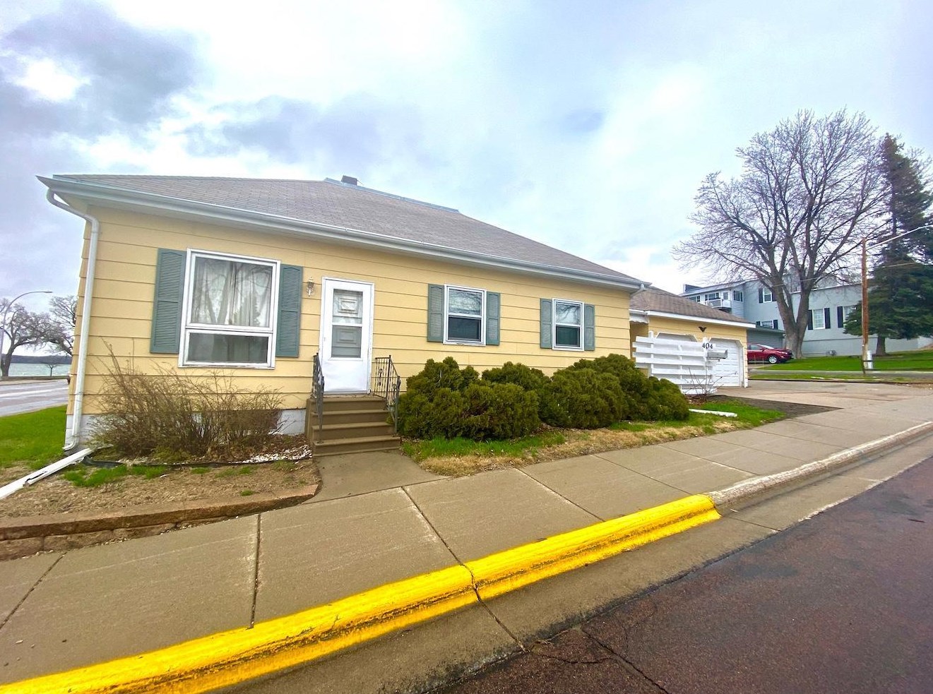 404 1st St, Ortonville, MN 56278-1404