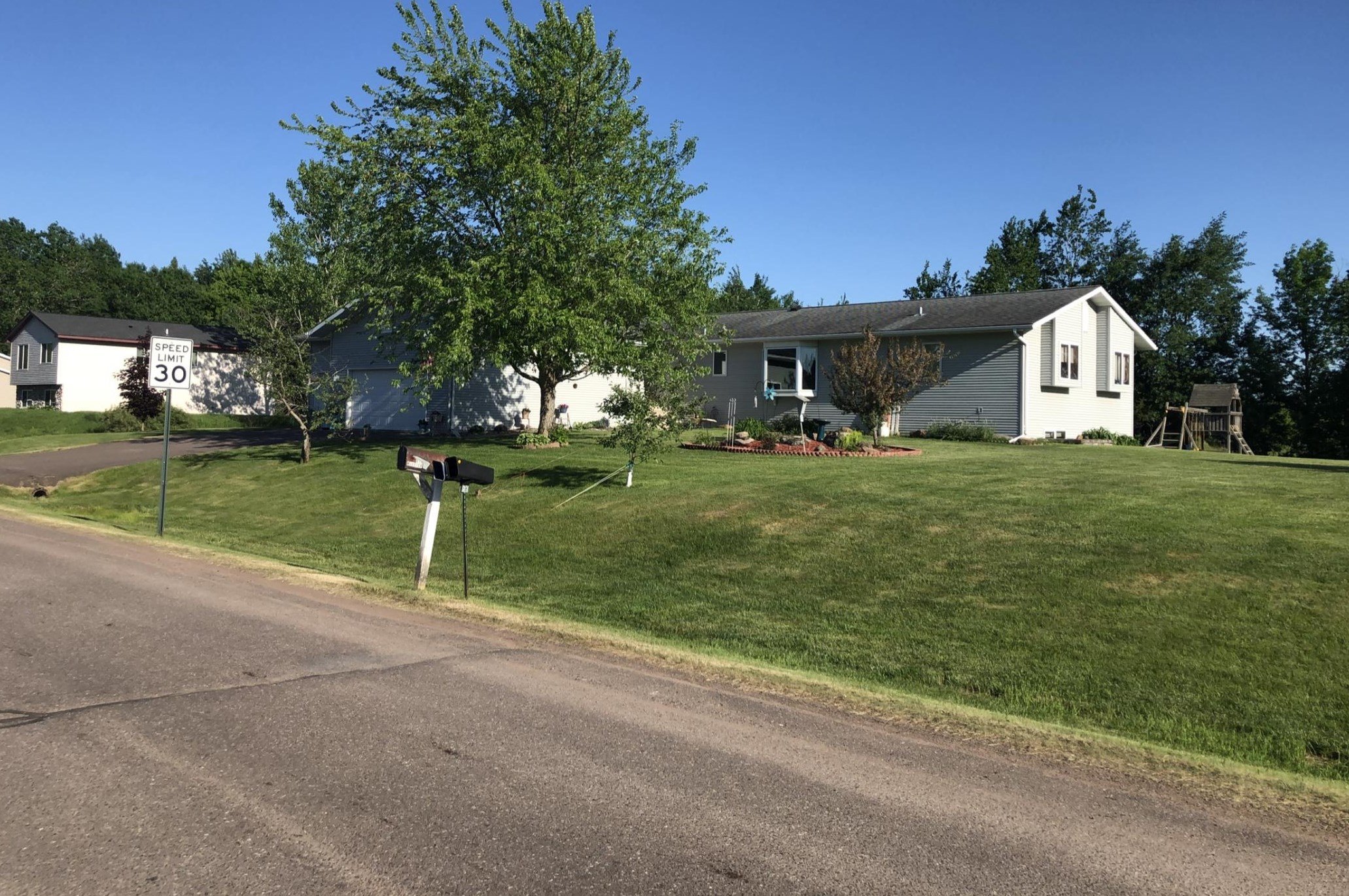 418 1st St, Hinckley, MN 55037-8708