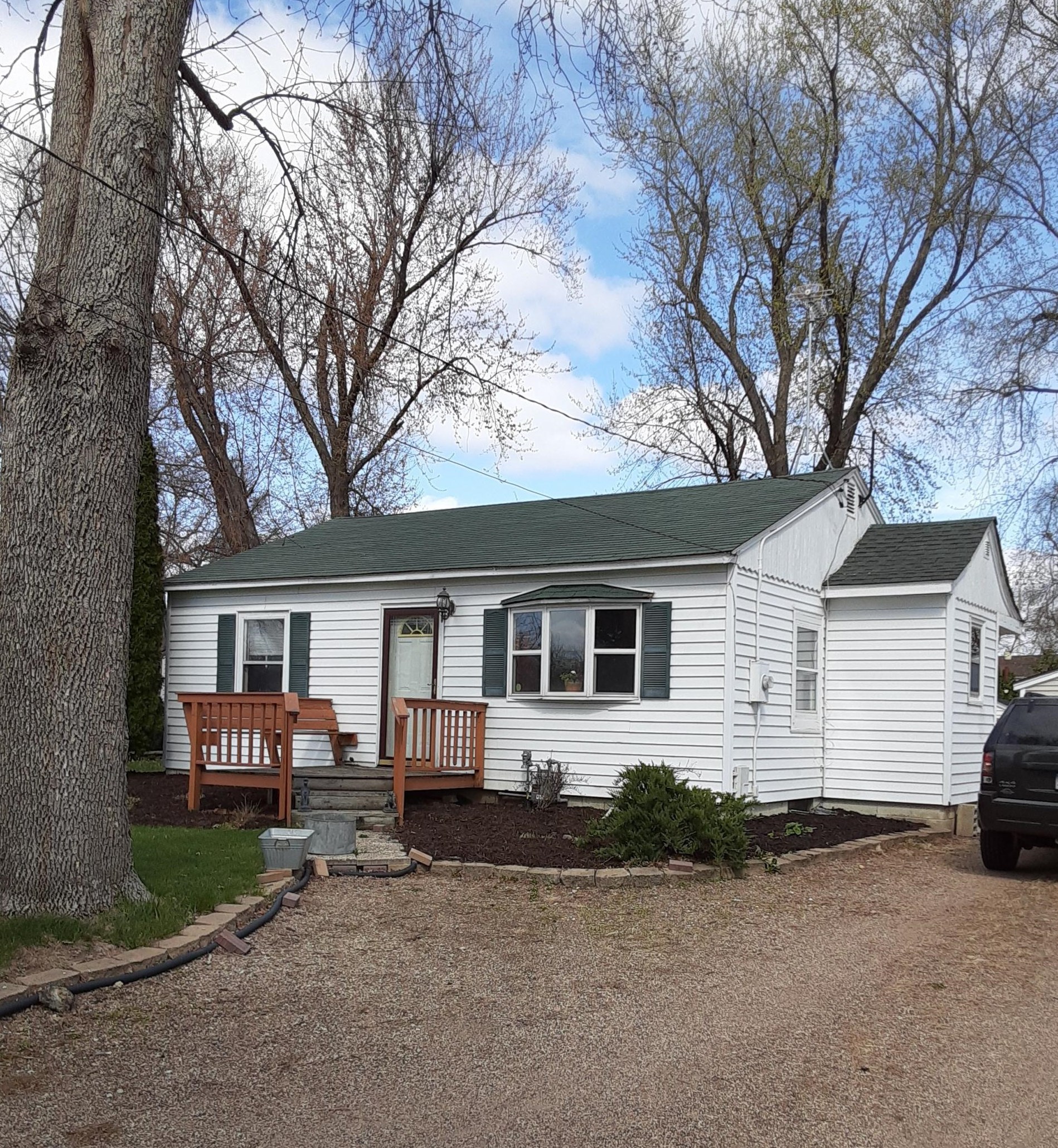 207 6th Ave, Oakland, MN 56007-1630