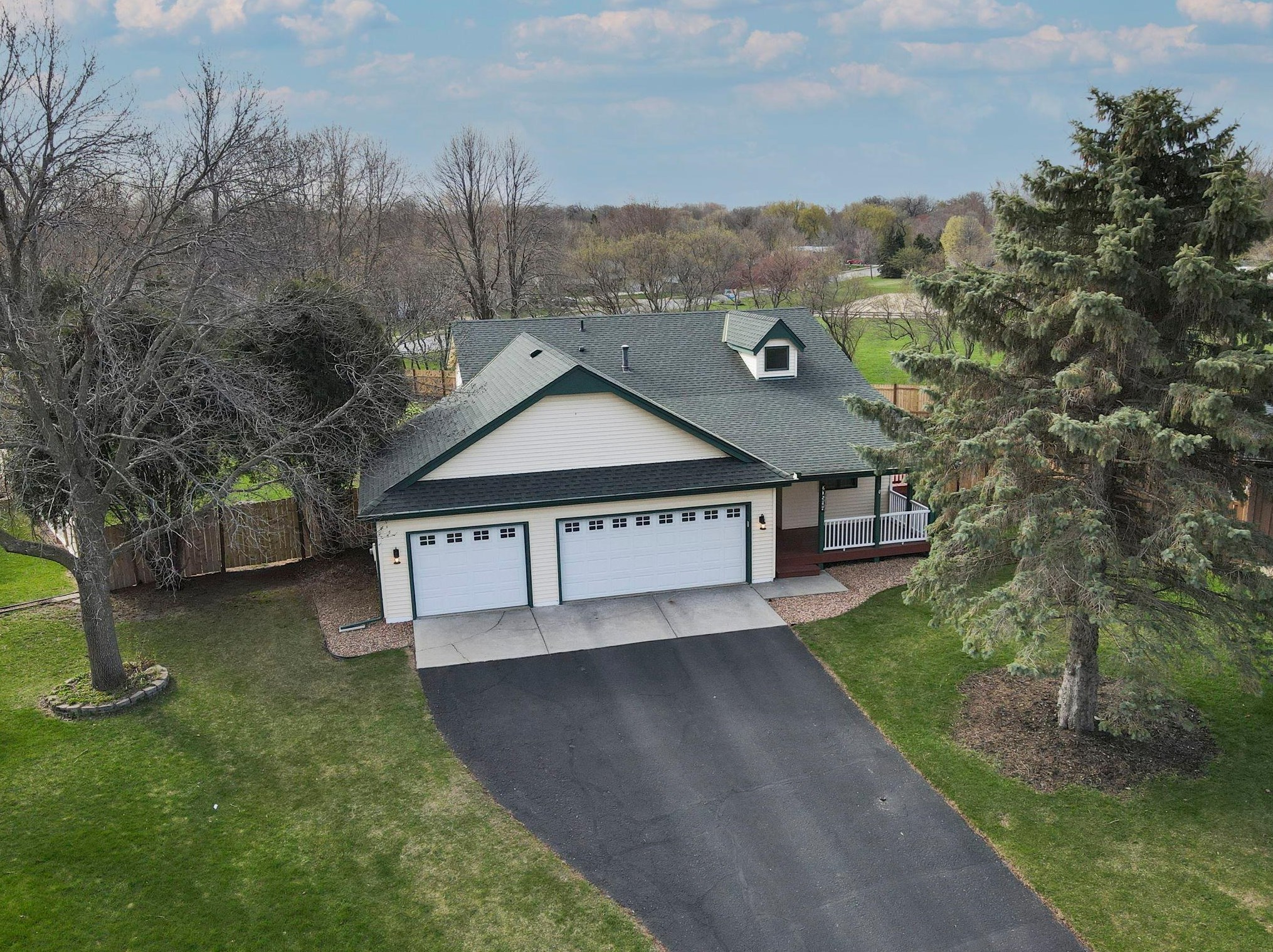 20594 Jade Cir, Lakeville, MN 55044-8851