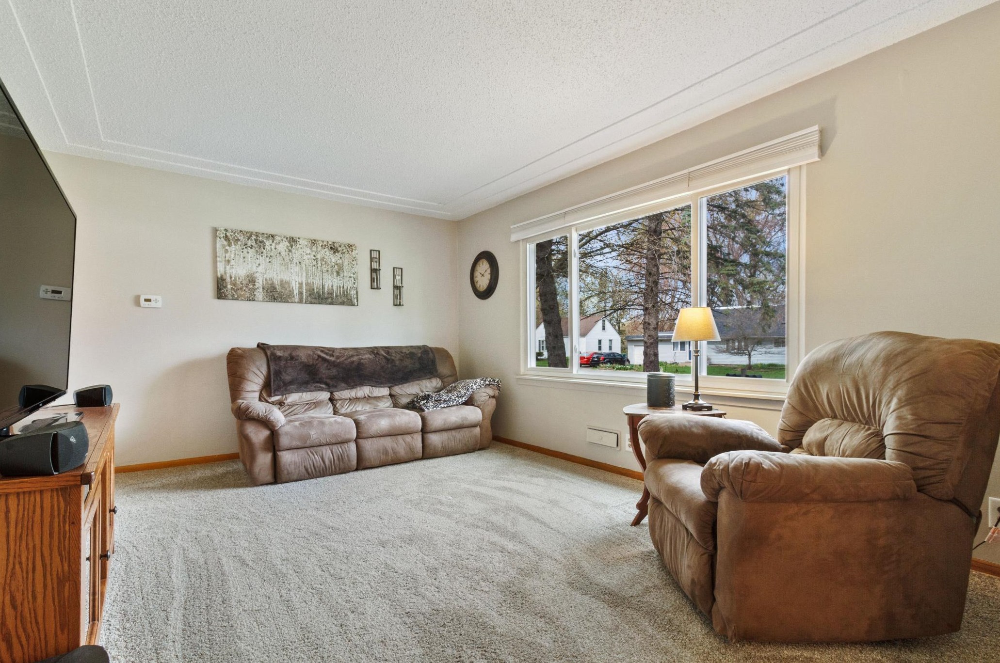 2288 Knoll Dr, Saint Paul, MN 55112-1227
