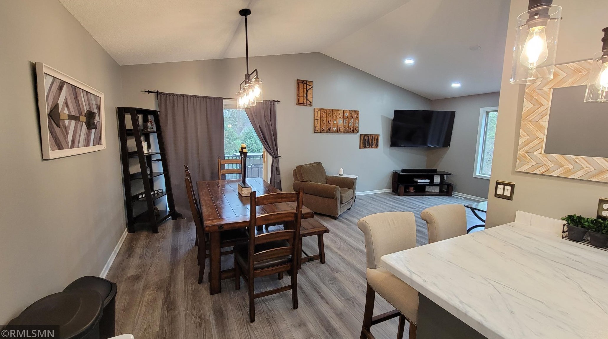 8960 N Shore Trail N, Columbus, MN 55025