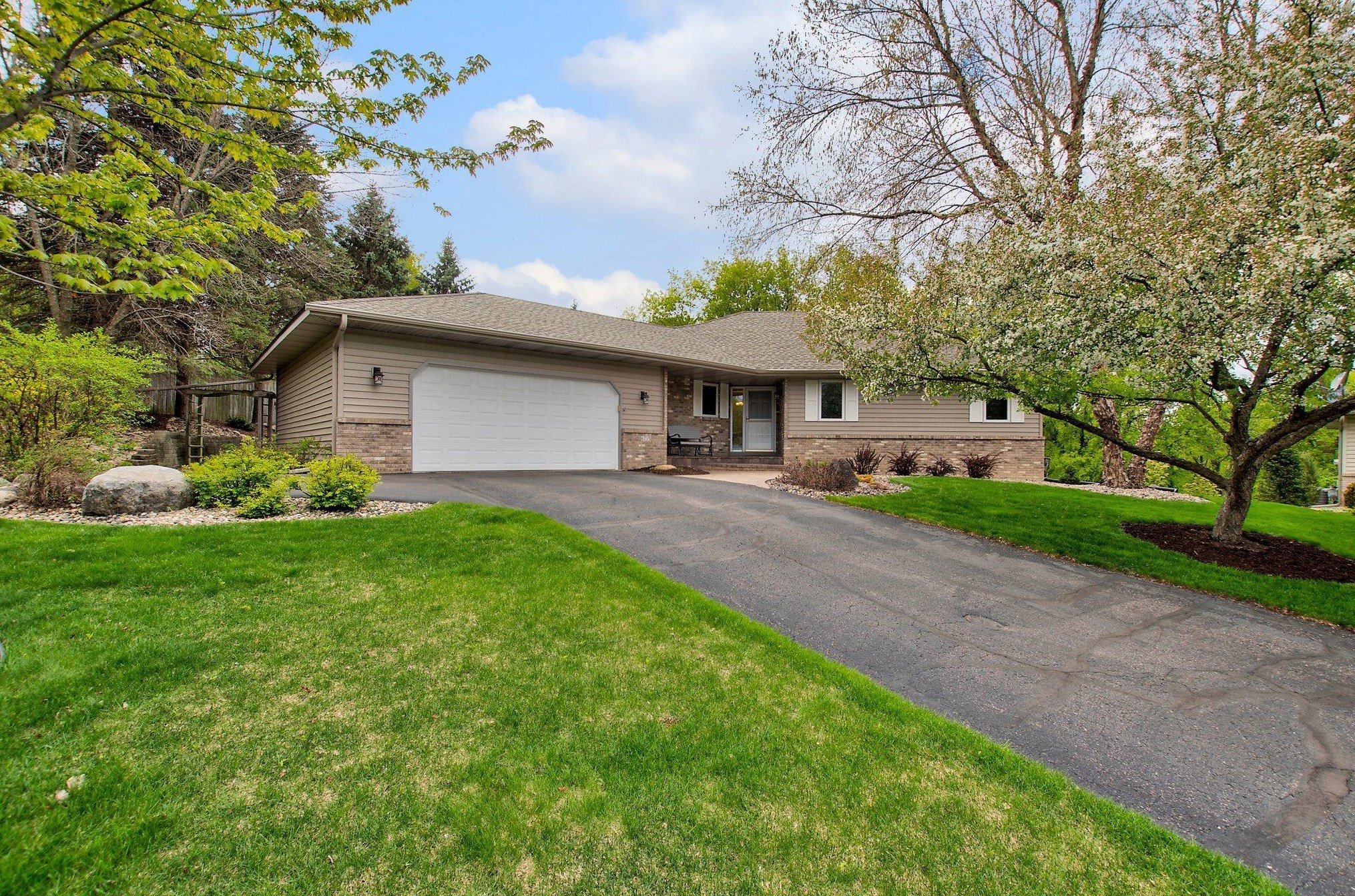 6715 Addie Ln, Edina, MN 55346-1616