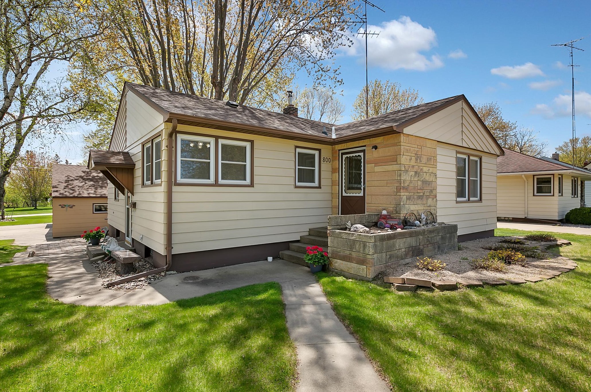800 3rd St, Cold Spring, MN 56320