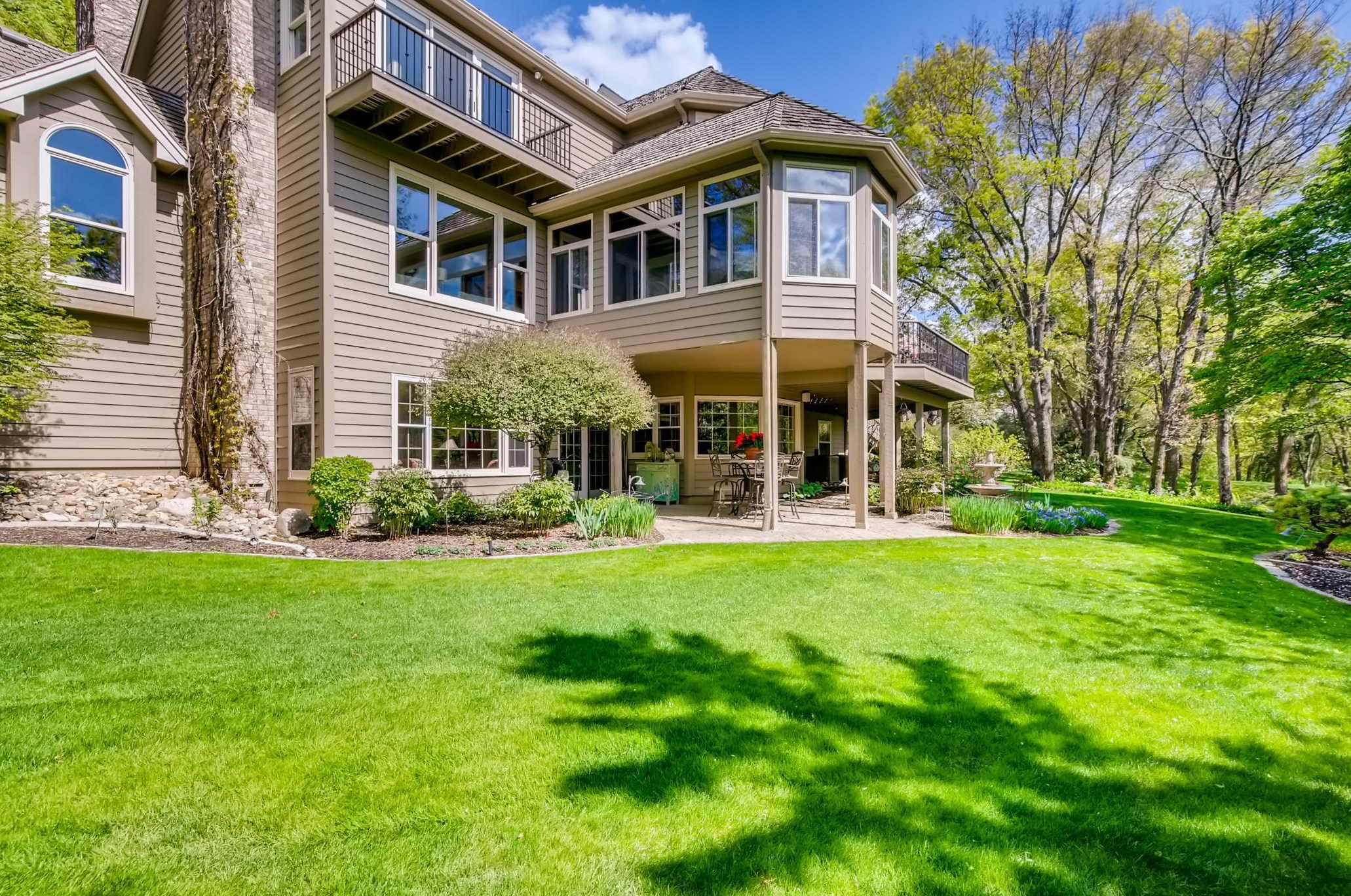 10224 Antlers Rdg, Edina, MN 55347-5013