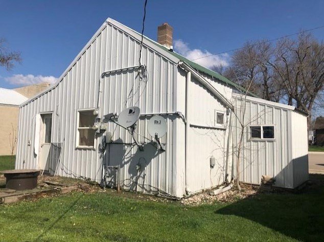 211 W Lincoln St, Hendricks, MN 56136