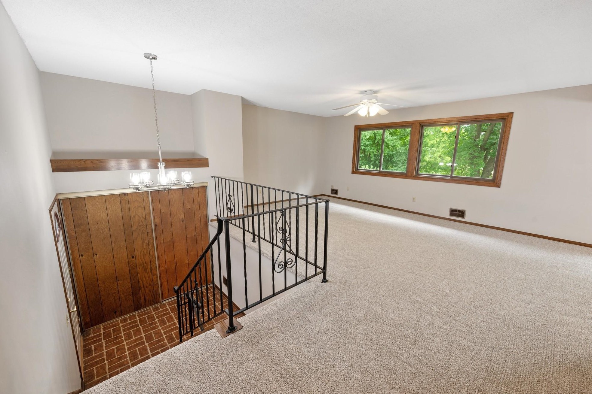 4150 Shirlee Ln, Saint Paul, MN 55126-6426