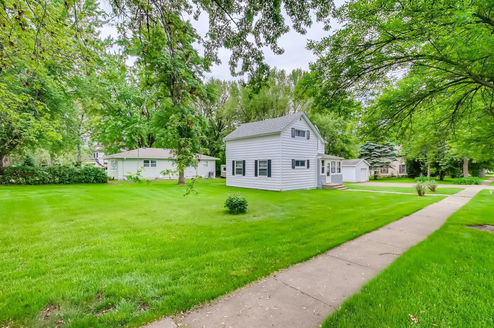 100 Warren St, Roberts, WI 54023-9615