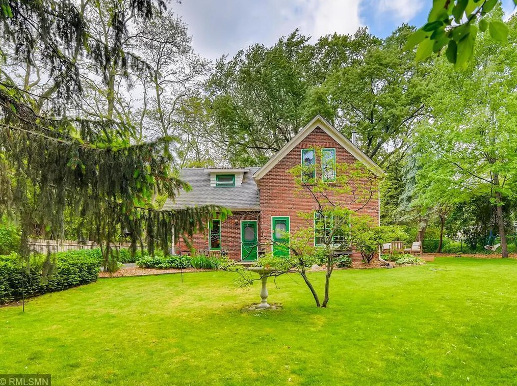 5073 Morehead Ave, Saint Paul, MN 55110-2653