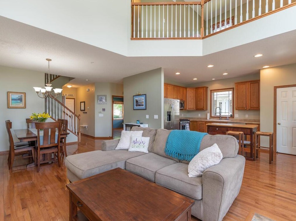 2807 Spy Glass Dr, Chaska, MN 55318