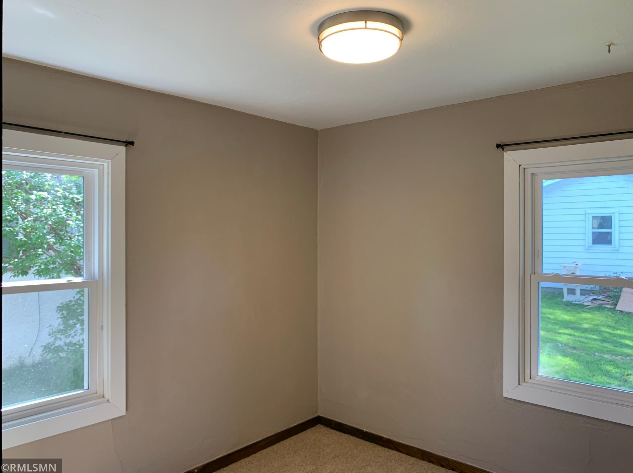 1702 Margaret St, Saint Paul MN  55106-4904 exterior