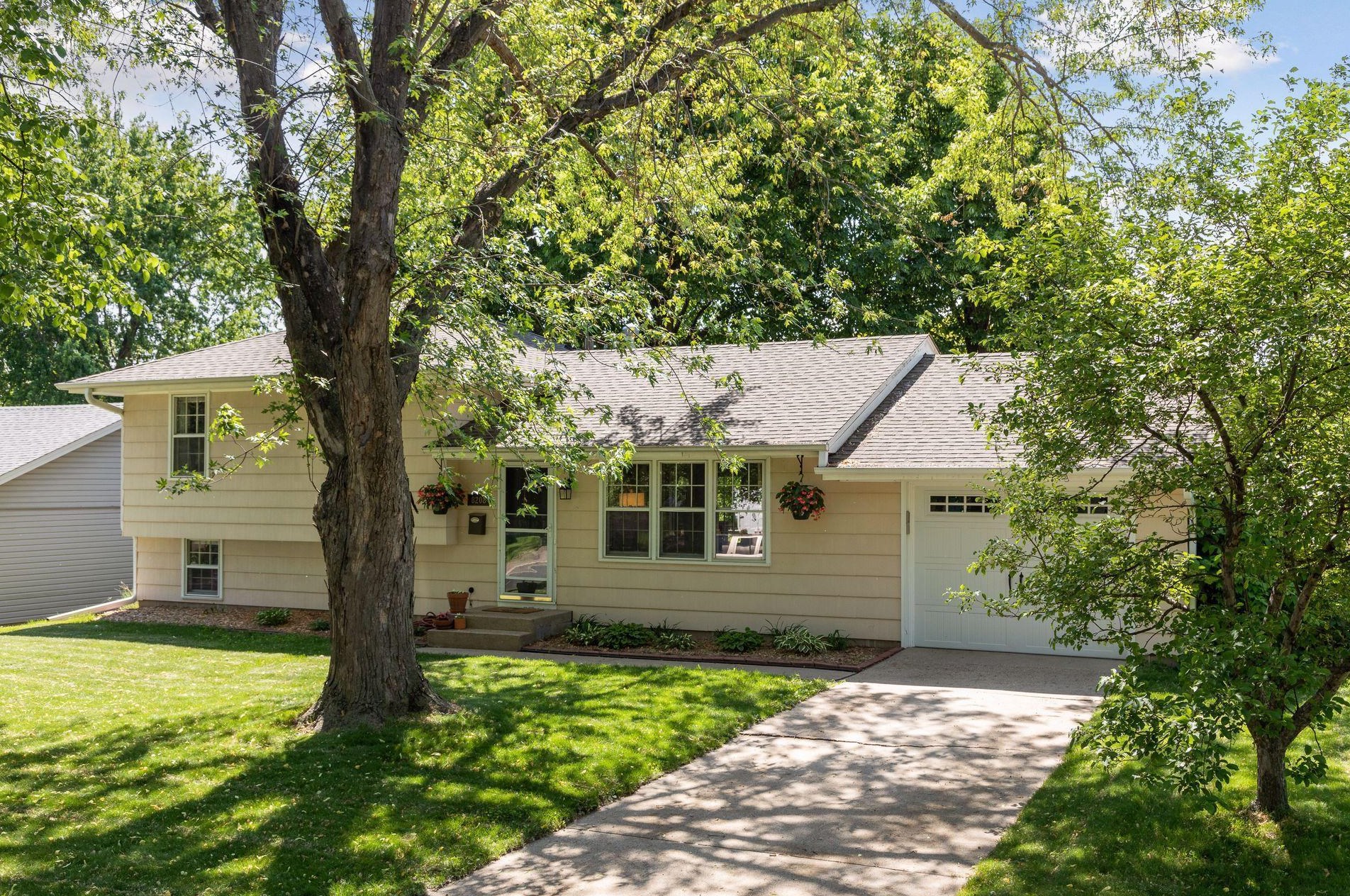 8208 Beard Rd, Minneapolis, MN 55431-1026