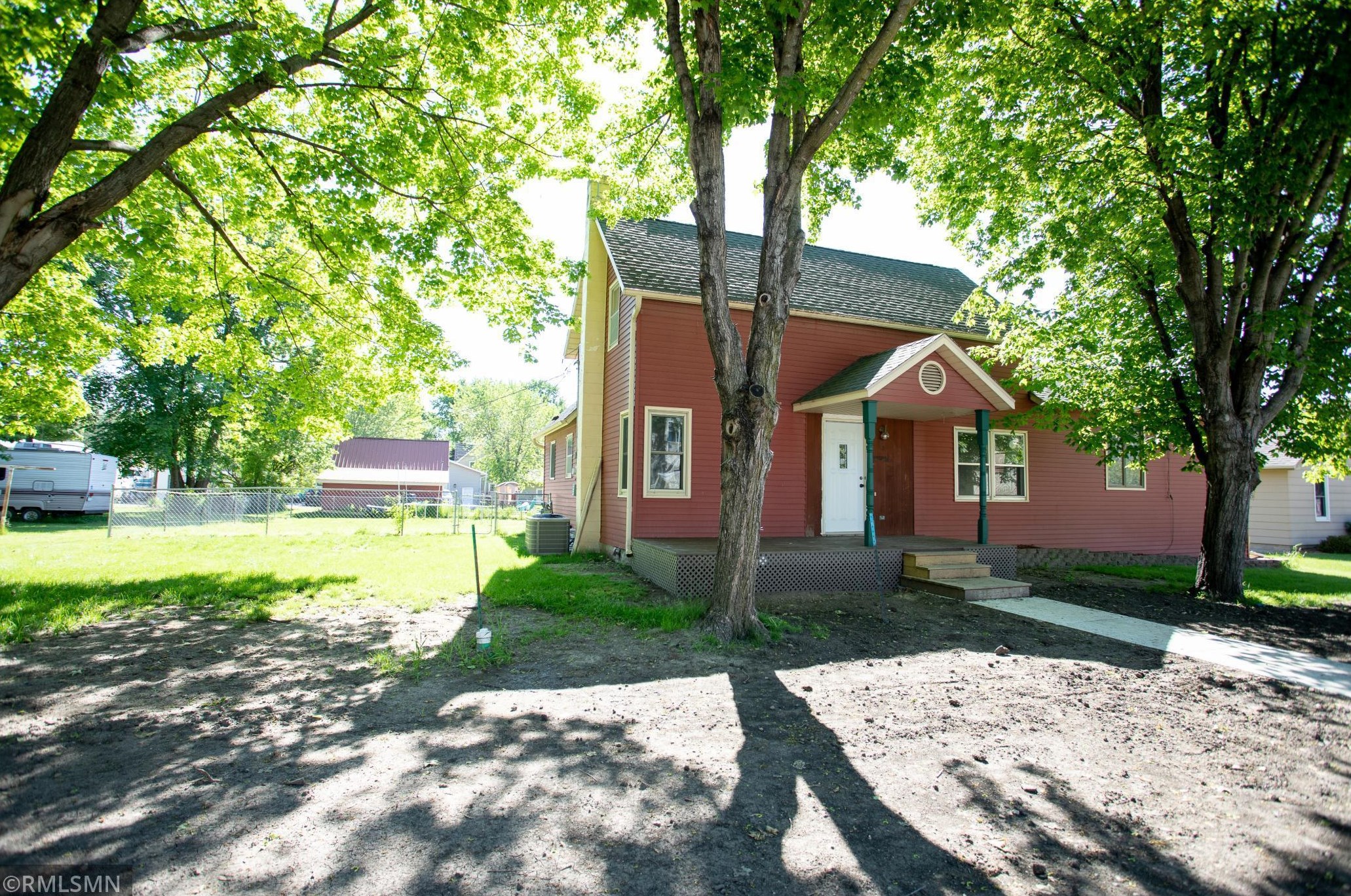 208 4th St, Henderson, MN 56044-7722