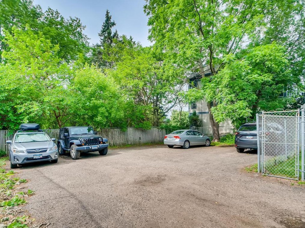 542 Portland Ave, Saint Paul MN  55102-3282 exterior