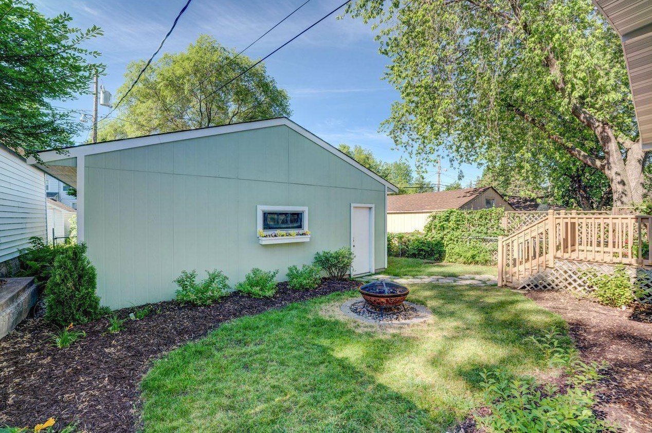 1312 Margaret St, Saint Paul MN  55106-4723 exterior