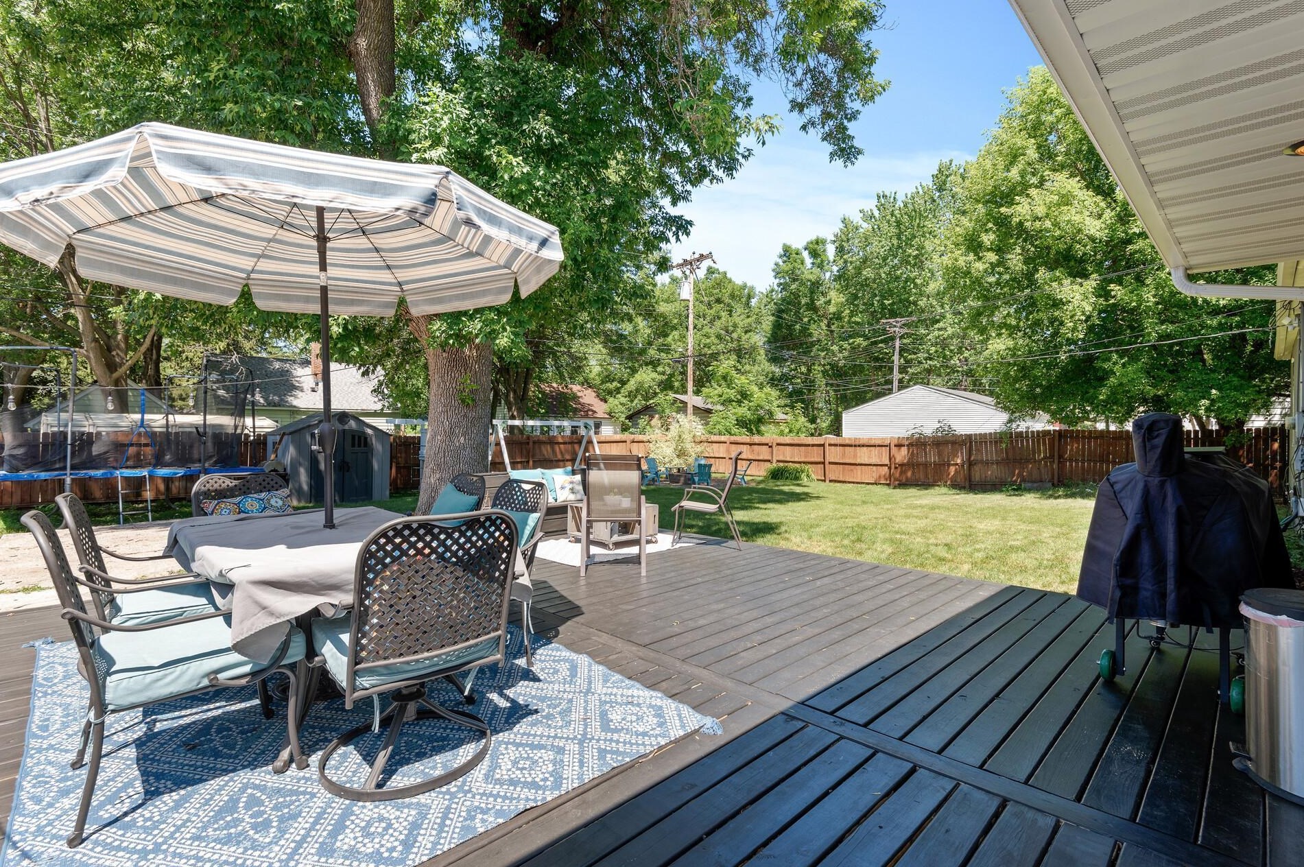 1065 Sterling St, Saint Paul MN  55119-5976 exterior