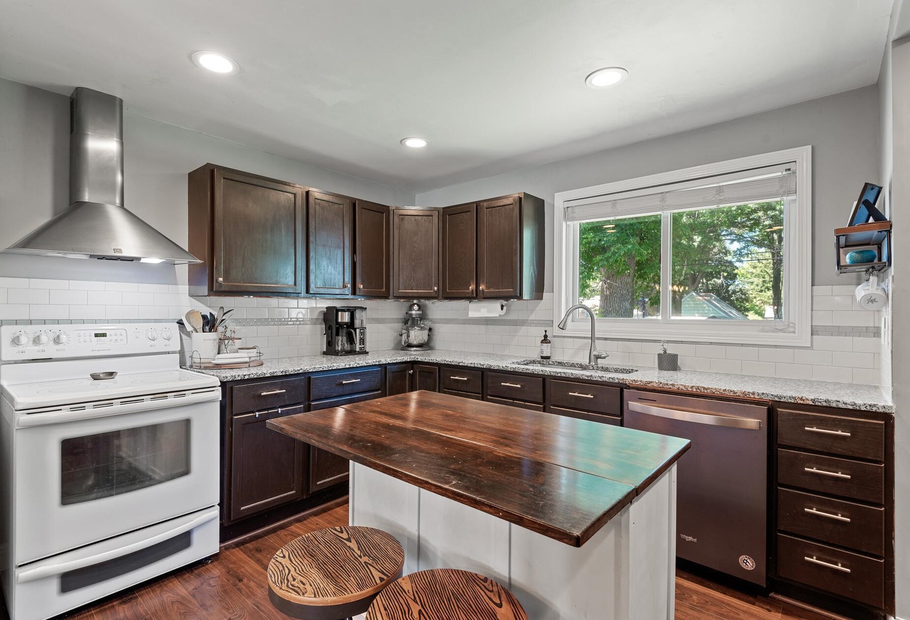 1065 Sterling St, Saint Paul MN  55119-5976 exterior