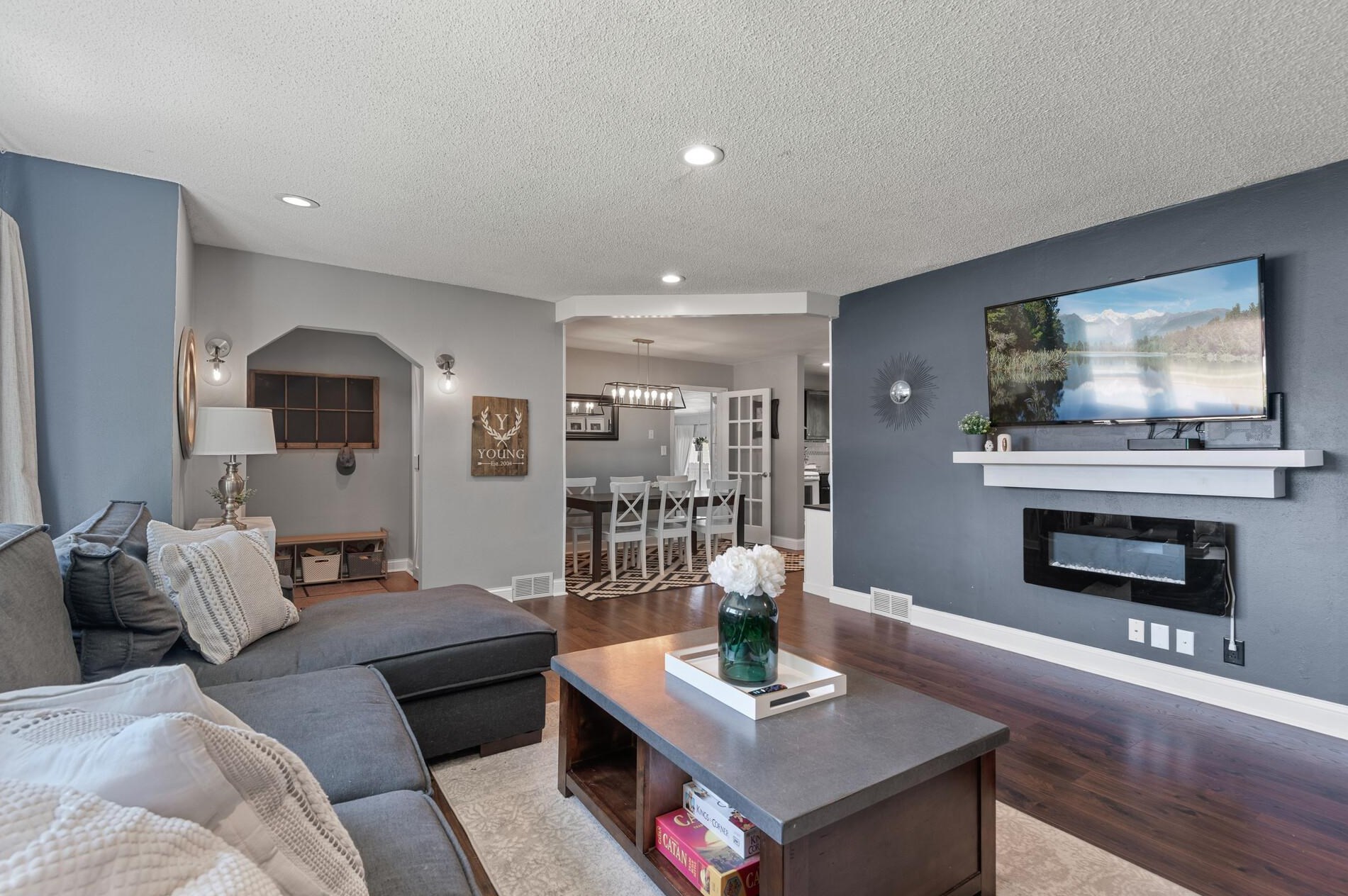 1065 Sterling St, Saint Paul MN  55119-5976 exterior