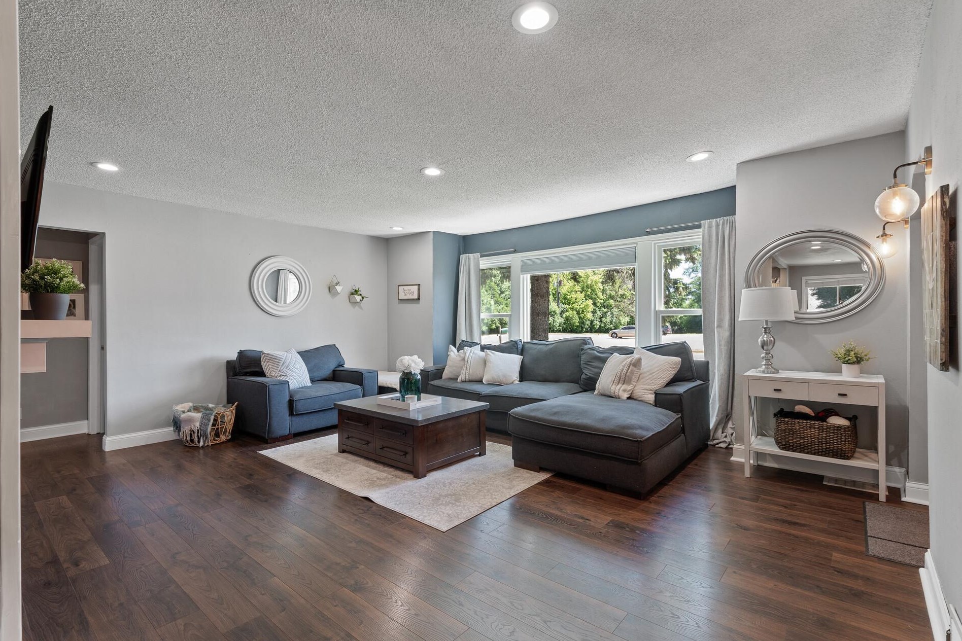 1065 Sterling St, Saint Paul MN  55119-5976 exterior