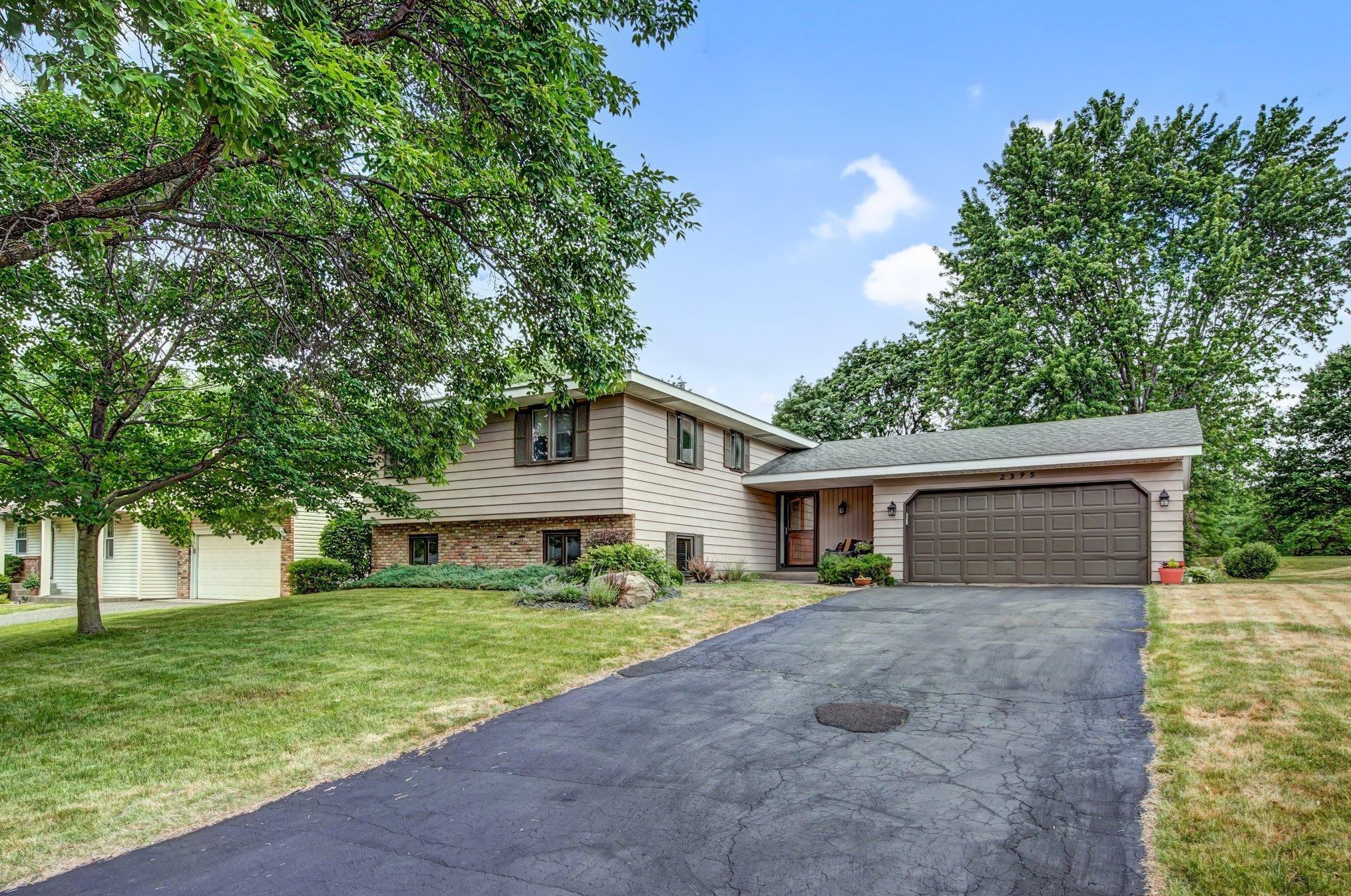 2395 Standridge Ave, Saint Paul MN  55109-1545 exterior