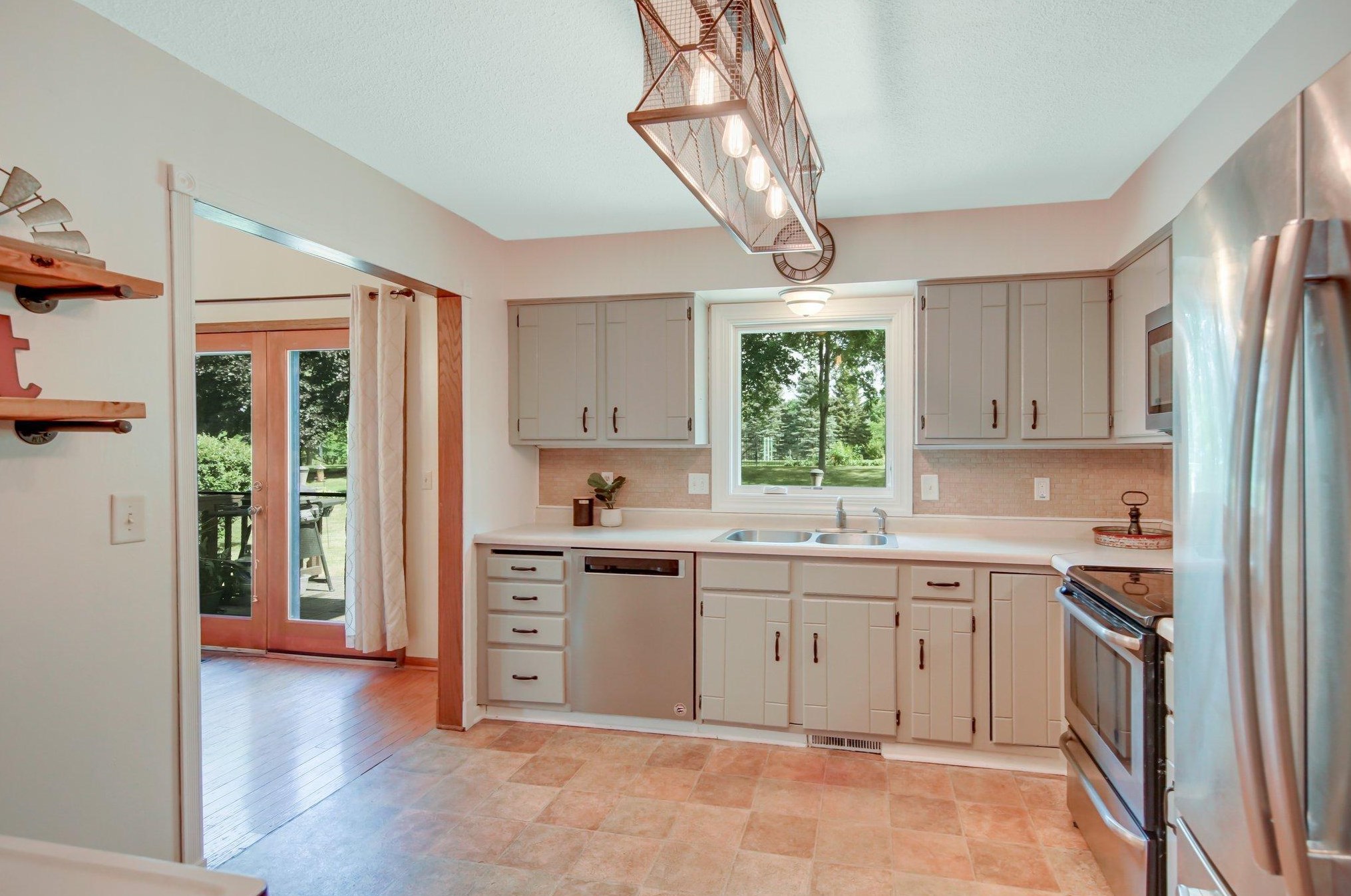 2395 Standridge Ave, Saint Paul MN  55109-1545 exterior