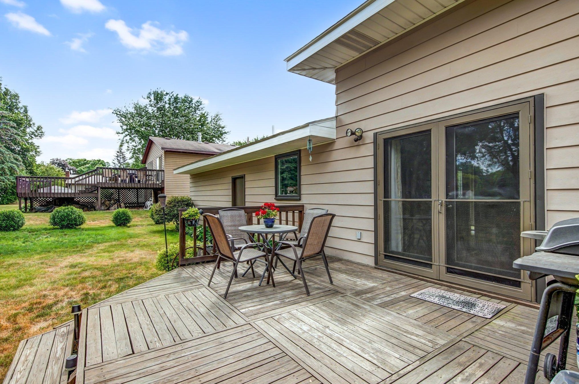 2395 Standridge Ave, Saint Paul MN  55109-1545 exterior