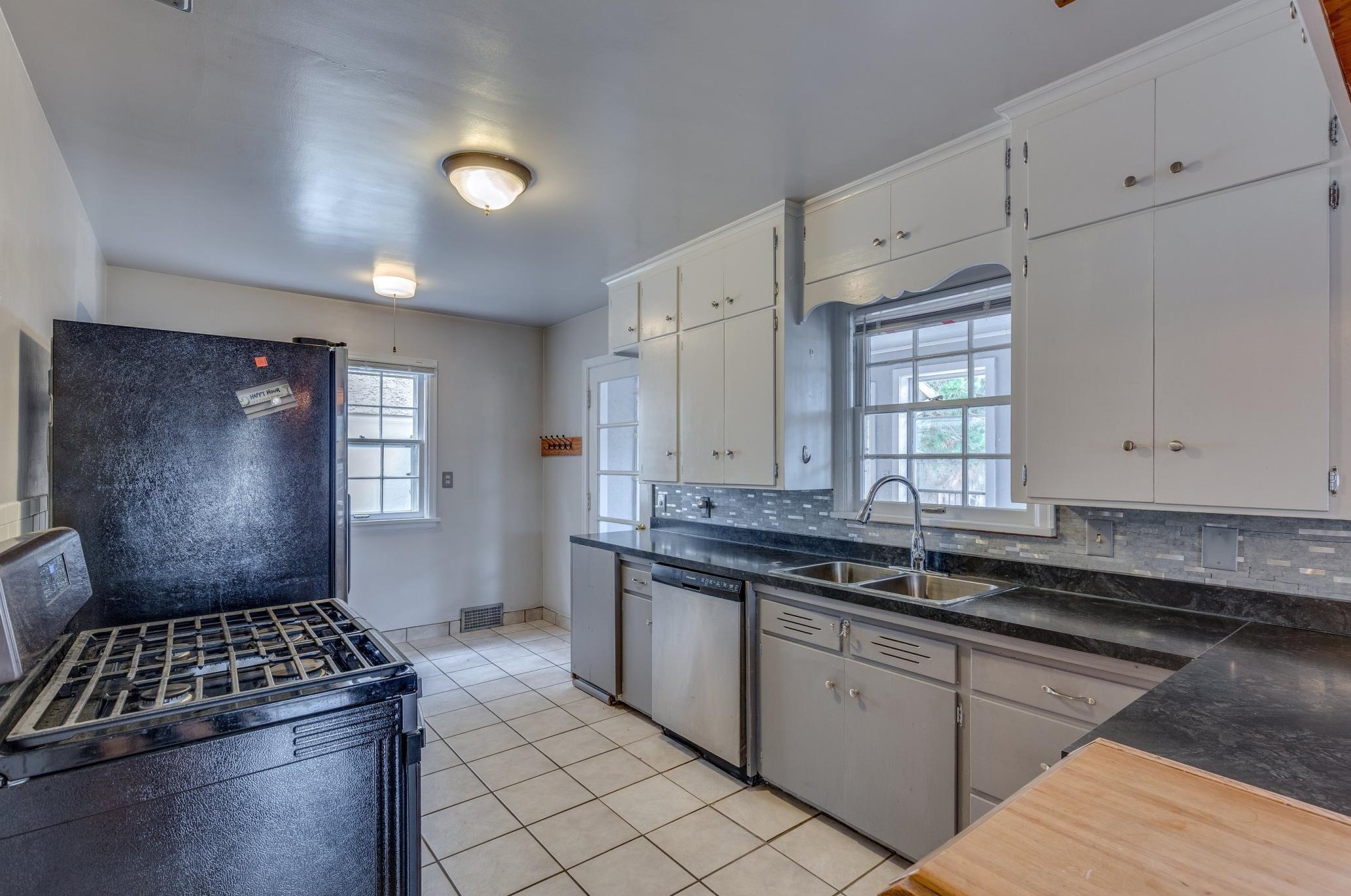 420 Lexington Pkwy, Saint Paul MN  55105-2964 exterior