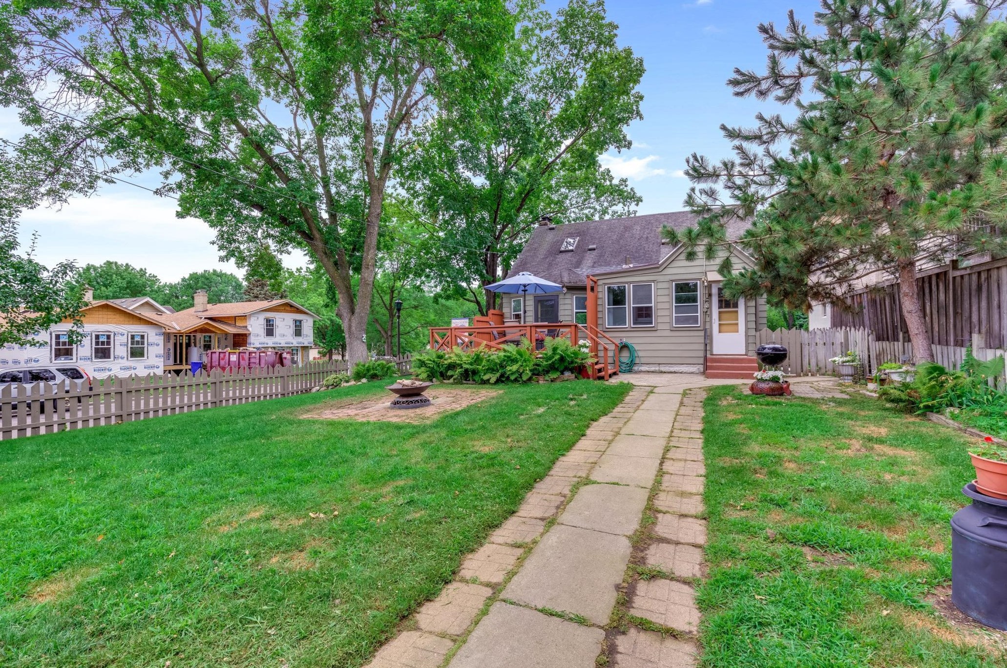 420 Lexington Pkwy, Saint Paul MN  55105-2964 exterior